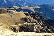 44 Vista sul torrione roccioso del Mincucco cima Croce  